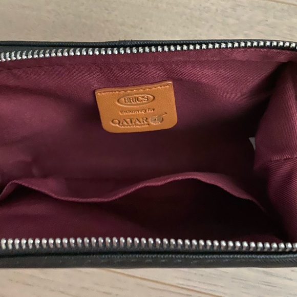 Bric’s Toiletry Bag / Qatar Airlines Amenity Kit - Picture 2 of 6